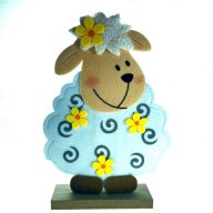 Filc Bárány Fatalpon Sárga Virágokkal 30Cm