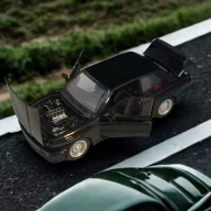 Fémautó hanggal és fénnyel