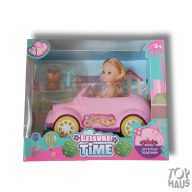 Baba  rózsaszín autóval