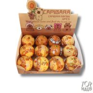 Műanyag labda kapybara műanyag figurával a belsejében