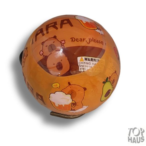 Műanyag labda kapybara műanyag figurával a belsejében